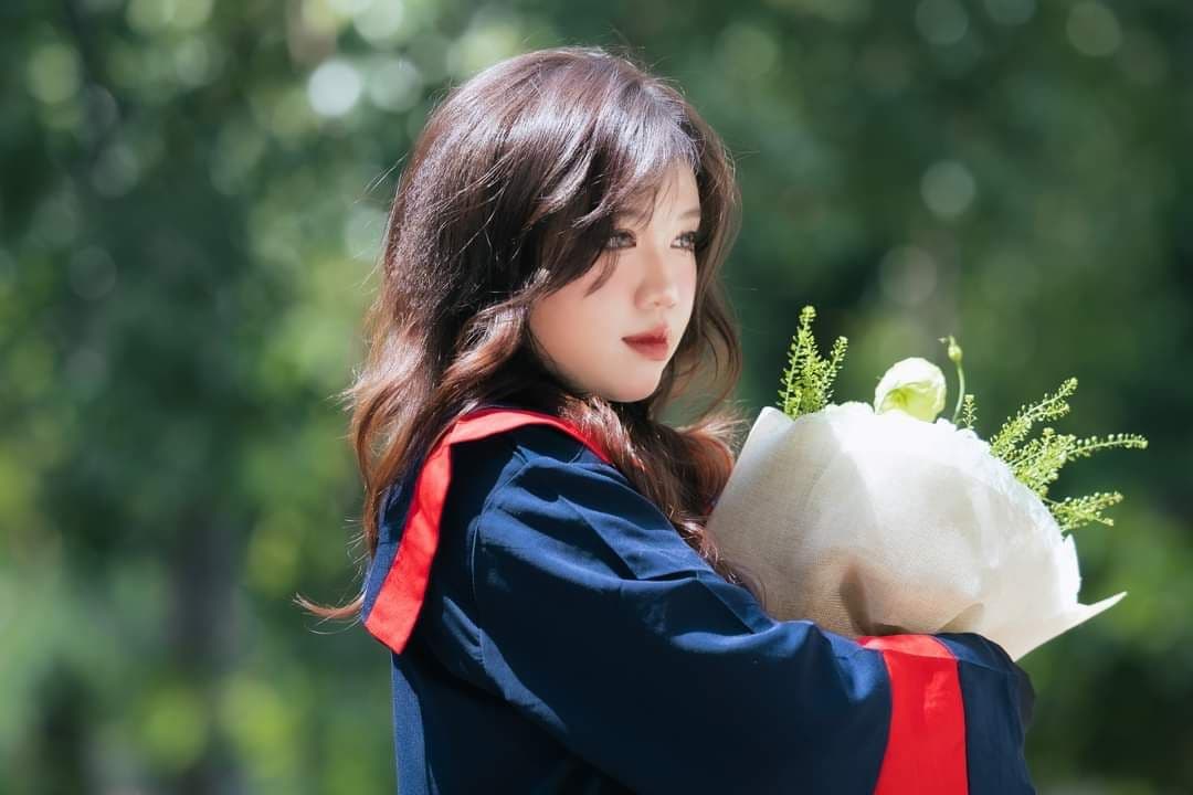 Dịch vụ chụp ảnh tốt nghiệp cùng hoa HD Flower tại Quy Nhơn