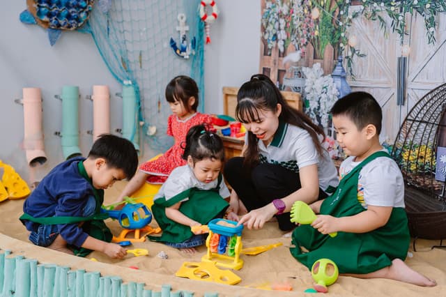 Giáo viên tận tâm tại Trường Mầm Non Cỏ Ba Lá