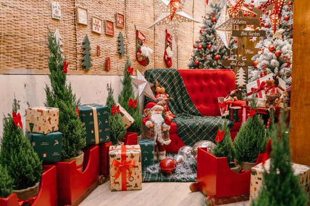 Quán cà phê trang trí Noel Quy Nhơn