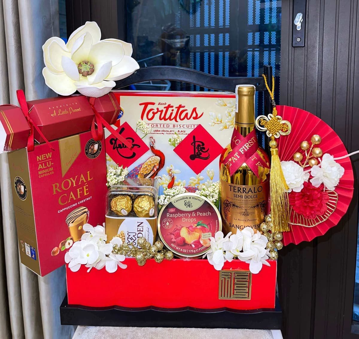 Chi tiết sản phẩm bên trong hộp Phú Quý 890k HD Gift 2025