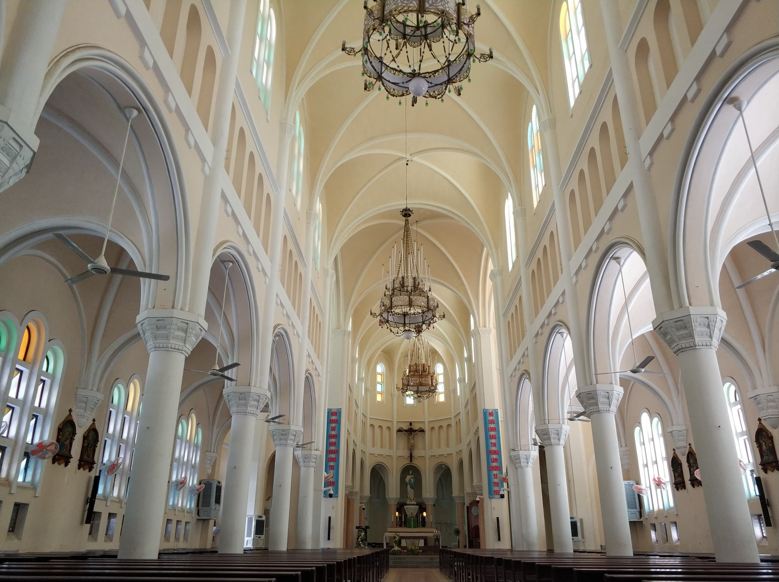 Top 10 Địa Điểm Đi Chơi Noel Ở Quy Nhơn 2025 🎄 Check-in Đẹp & Siêu Lãng Mạn